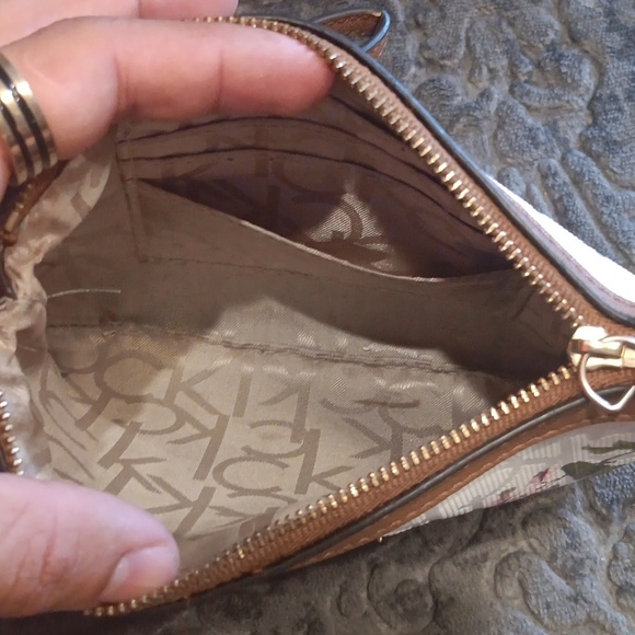 Calvin Klein Women's Vanilla CK Logo With Floral Print Wristlet Handbag Bag - Picture 4 of 4